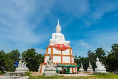 Tayland tapınağındaki Buda heykeli.