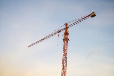 Vinç, binaların yapımında kullanılır..