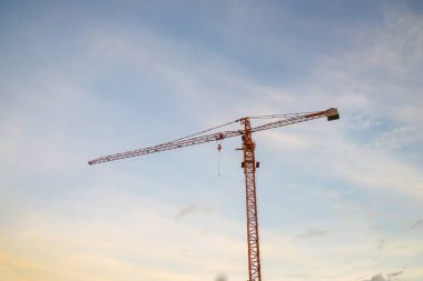 Vinç, binaların yapımında kullanılır..