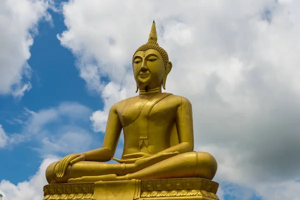 Buddha-Statue im Tempel von Thailand. — Stockfoto