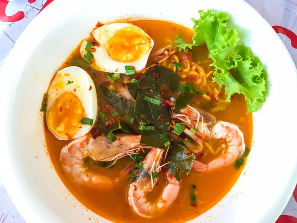 Meeresfrüchte-Nudeln. asiatisches Essen, thailändisches Essen. — Stockfoto
