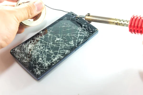 Caída de Smartphone al suelo —  Fotos de Stock