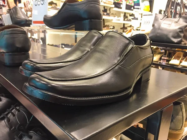 Siyah erkek ayakkabı — Stok fotoğraf