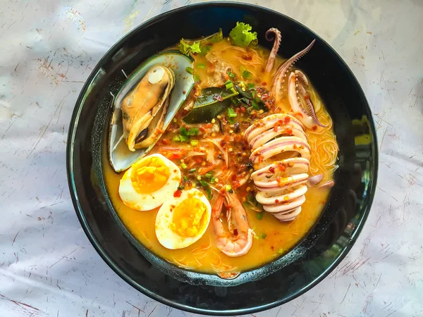 Sopa de frutos do mar macarrão . — Fotografia de Stock