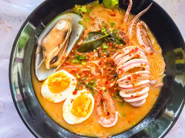 Sopa de frutos do mar macarrão . — Fotografia de Stock