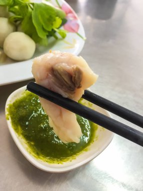 Haşlanmış balık ve deniz ürünleri sosu