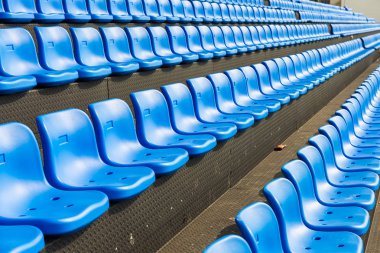 Tribün mavi koltuklar