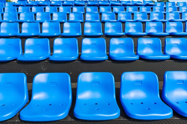 Modrá sedačky na tribuny — Stock fotografie