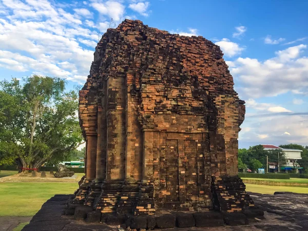 タイの寺院でクメール城 — ストック写真