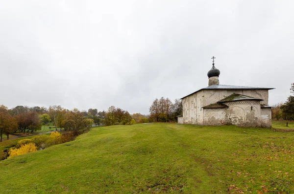 Kosma ve Domian Kilisesi, Gremyachaya Tepesi, 12. yüzyıl. Pskov, Rusya
