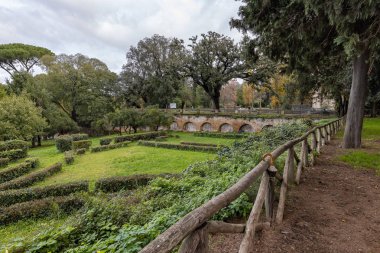 Roma / İtalya - 11 / 17 / 2019: Sonbaharda Roma. Villa Borghese.