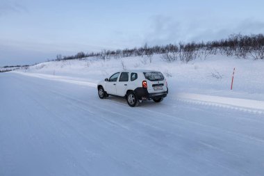 Murmansk, Murmansk bölgesi / Rusya - 02.18 / 2020: Murmansk 'tan Teriberka' ya Tundra, Rusya yolu