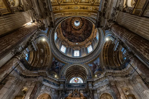 ローマ イタリア ナヴォーナ広場のアゴネにあるサンタンジェ大聖堂の内部 — ストック写真