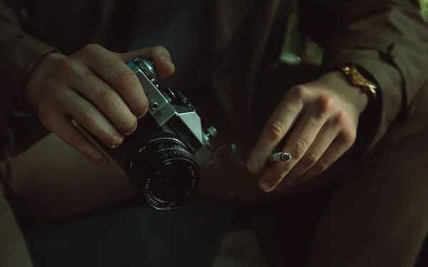 Ruins Green Vegetation Hands Man Camera Smoking Cigarette — Stock Photo, Image