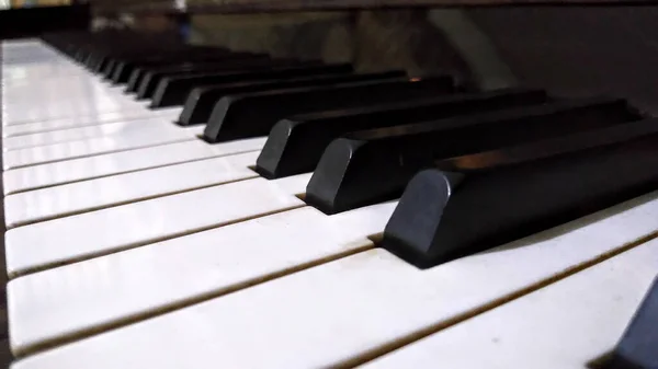 Piano Toetsen Zijn Glanzend Wit Zwart Een — Stockfoto