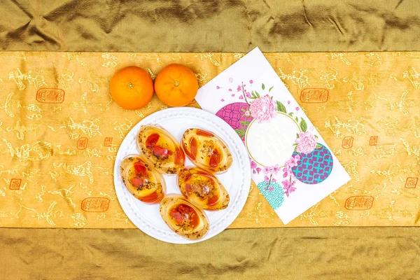 Osmanthus Jelly with wolfberries. Lunar Chinese New Year food snack. Cooling dessert after food. Celebration with red packets. — Stock Photo, Image
