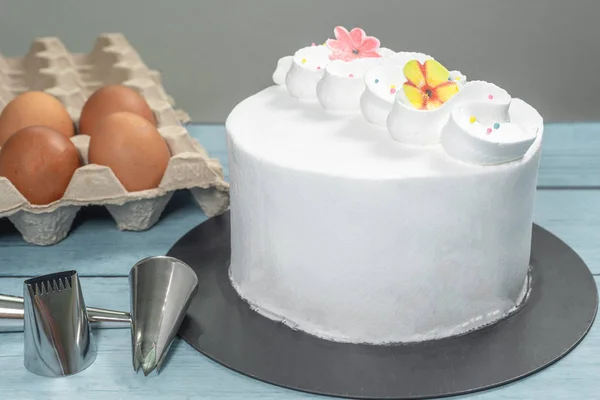 Frosting, cake making baking utensils accessories and raw eggs kitchen on table — ストック写真