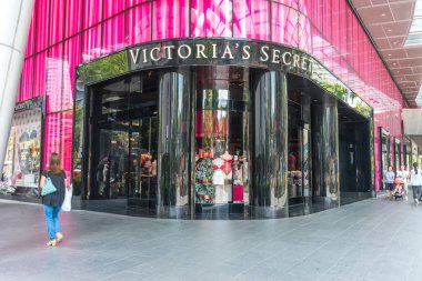 Singapur, Orchard Yolu 'ndaki Victoria' s Secret mağazası. Victoria 's Secret kadın iç çamaşırlarının en büyük Amerikan perakendecisi..