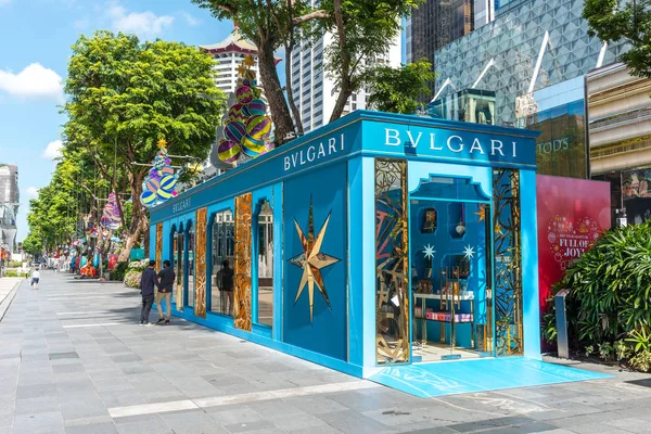 Asya / Singapur, Orchard Road İon alışveriş merkezindeki Bvlgari mağazası, Singapur. Noel kutlaması.