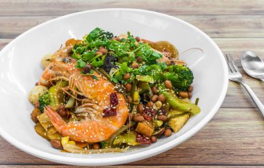Mala Xiang Guo (mala stir-fry pot). Chongqing Sichuan Baharat Kokulu Esrar. Yağlı, baharatlı ve biberli Çin sosu. Biberli, biberli ve yağlı çeşitli baharatlardan oluşuyor..