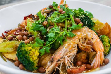 Mala Xiang Guo (mala stir-fry pot). Chongqing Sichuan Baharat Kokulu Esrar. Yağlı, baharatlı ve biberli Çin sosu. Biberli, biberli ve yağlı çeşitli baharatlardan oluşuyor..
