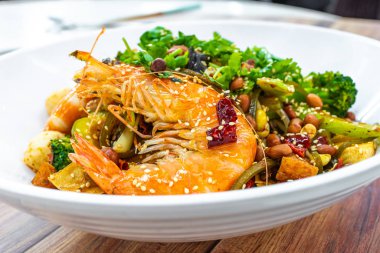 Mala Xiang Guo (mala stir-fry pot). Chongqing Sichuan Baharat Kokulu Esrar. Yağlı, baharatlı ve biberli Çin sosu. Biberli, biberli ve yağlı çeşitli baharatlardan oluşuyor..