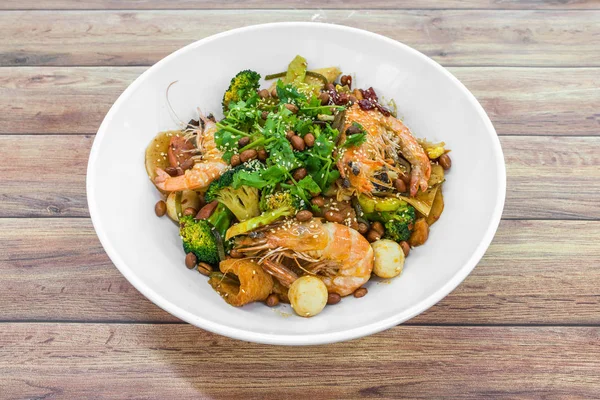 Mala Xiang Guo (mala stir-fry pot). Chongqing Sichuan Baharat Kokulu Esrar. Yağlı, baharatlı ve biberli Çin sosu. Biberli, biberli ve yağlı çeşitli baharatlardan oluşuyor..