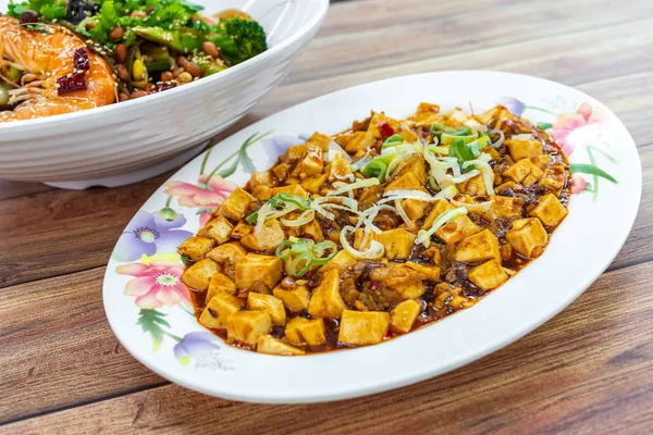 아시아 중국 청두 충칭 음식 식탁 위에 놓인 마포 통 푸 ( 콩가루 ) 는 쓰촨성 출신의 중국 요리이다. — 스톡 사진