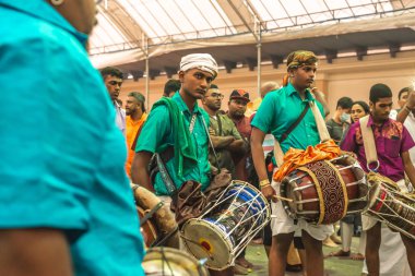 Asya / Singapur - 8 Şubat 2020: Tayland 'ın Tamil ayında Hindu Thaipusam festivali dolunay günü kutlanır. Bu, dindarların yeminlerini yerine getirmelerini kutladıkları bir Şükran Günü festivali..