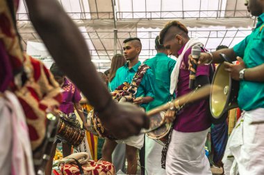 Asya / Singapur - 8 Şubat 2020: Tayland 'ın Tamil ayında Hindu Thaipusam festivali dolunay günü kutlanır. Bu, dindarların yeminlerini yerine getirmelerini kutladıkları bir Şükran Günü festivali..