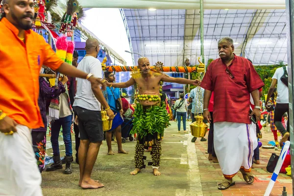 Asien / Singapur - 8. Februar 2020: Das Hindu-Fest Thaipusam wird am Vollmondtag im tamilischen Monat Thai gefeiert. Es ist ein Erntedankfest, bei dem Gläubige die Erfüllung von Gelübden feiern. — Stockfoto