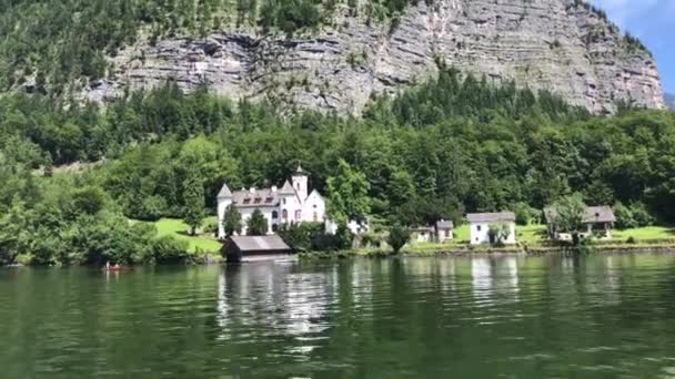 Otroligt Forntida Slott Vid Sjön Mitt Vild Natur Tall Skog — Stockvideo