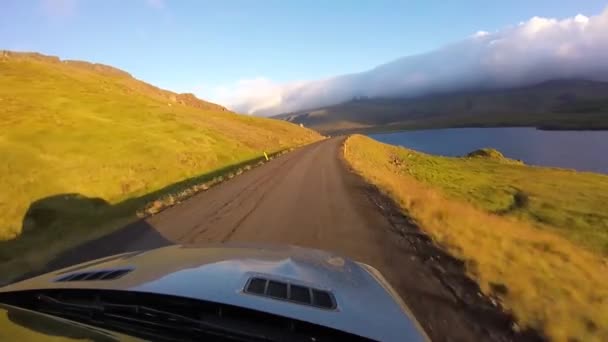 Impressionante Primeira Pessoa Carro Monte Pov Vista Estrada Rural Espelho — Vídeo de Stock