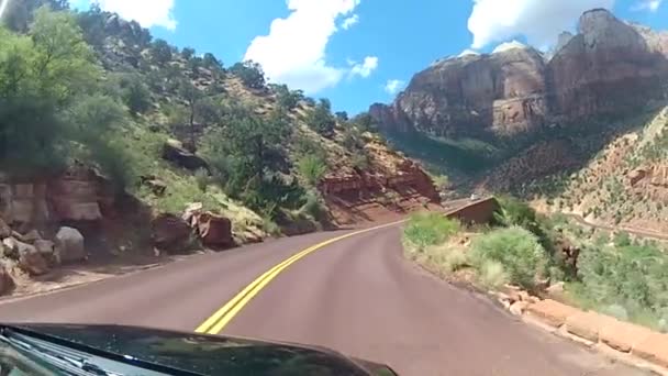 Jazda Wiejskiej Drodze Autostrady Chwalebnym Czerwonym Piasku Kamienny Górski Krajobraz — Wideo stockowe