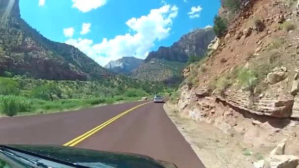 Conducir Por Carretera Rural Carretera Maravillosa Piedra Arena Roja Montaña — Vídeo de stock