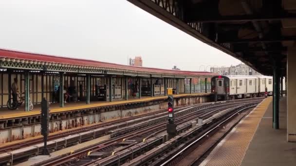 Fascinating Huge Modern Urban Downtown Steel Subway Metro Train Arriving — Stock Video