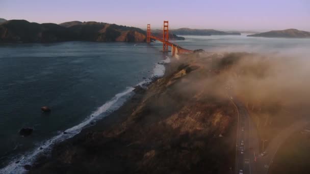 Τεράστια Απίστευτη Κόκκινη Μεταλλική Γέφυρα Golden Gate Στο San Francisco — Αρχείο Βίντεο