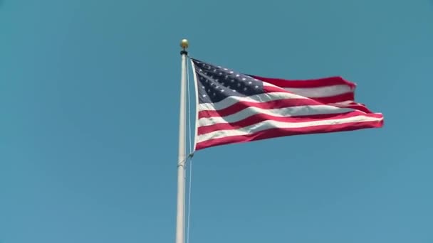 Mooi Nationaal Symbool Amerikaanse Vlag Ster Streep Banner Zwaaien Paal — Stockvideo