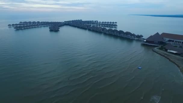 Beeindruckende Drohnenaufnahme Des Luxustourismus Avani Sepang Gold Coast Resort Malaysia — Stockvideo