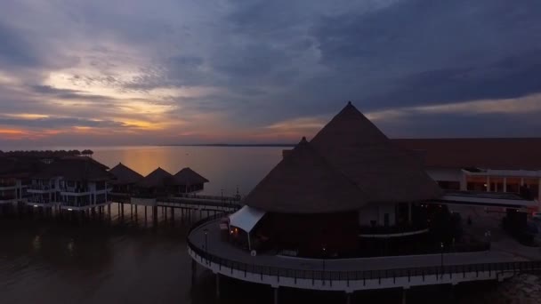 Breathtaking Aerial Drone View Luxury Bungalow Hotel Avani Sepang Gold — Stock Video