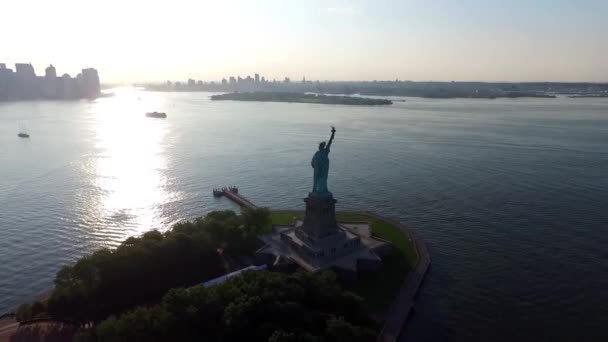 Panorama Mozzafiato Drone Aereo Sul Simbolo Nazionale Stati Uniti Statua — Video Stock