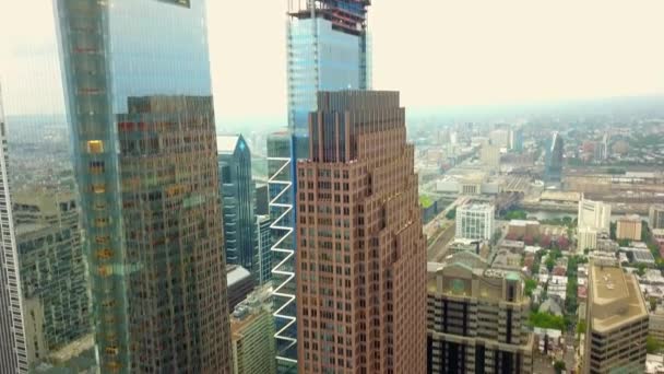 Drukke Grote Moderne Stad Philadelphia Centrum Bewolkte Dag Prachtige Drone — Stockvideo