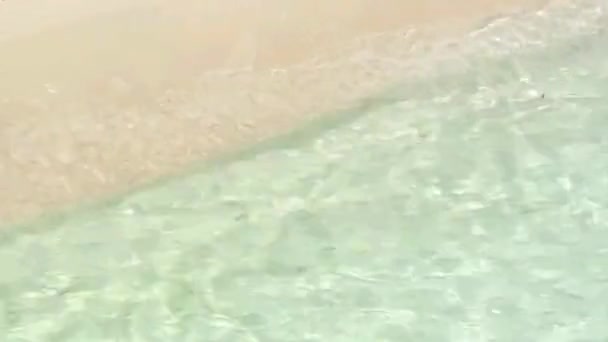 Otroligt Stadig Skott Lugn Turkos Ocean Paradis Vattenvågor Vid Tropisk — Stockvideo