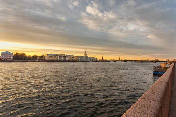 Paesaggio Nevsky con la Kunstkamera — Foto Stock