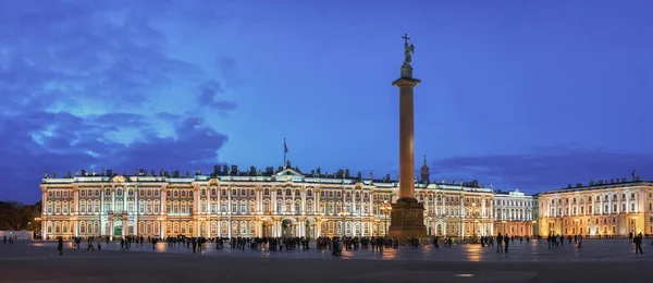 Noite de outono no Palácio de Inverno — Fotografia de Stock