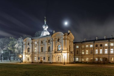 Akşam Smolny katedral