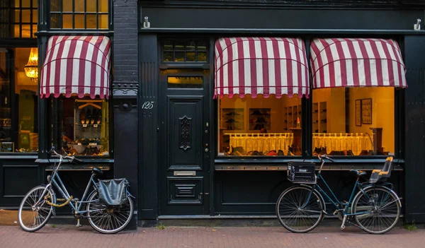 Exterior da pequena loja em Amsterdã — Fotografia de Stock