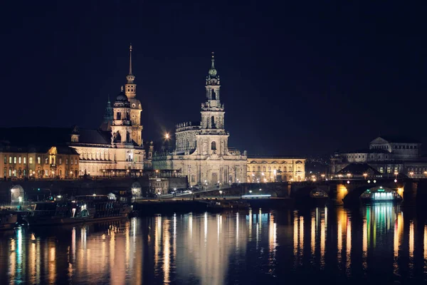 Dresden adlı gece ve nehir Elbe — Stok fotoğraf