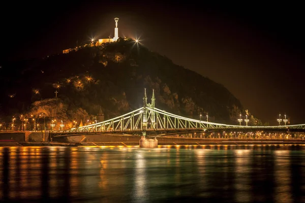 Знаменитий міст свободи в Будапешті — стокове фото