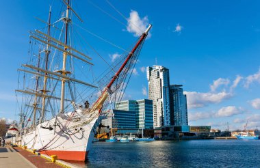 yelken Fırkateyn Gdynia liman 